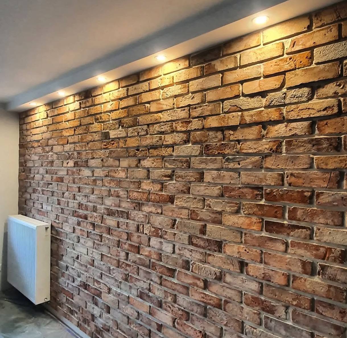 Mieszkanie Rumia – Ściana z Cegły | Realizacja 2 Dni
